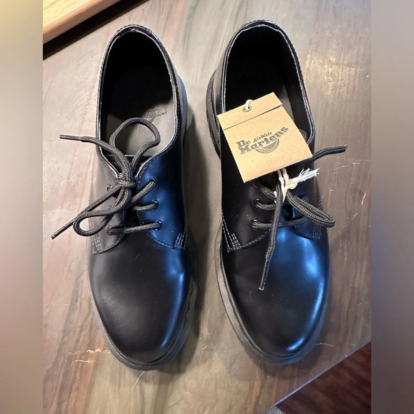 Dr Martens NWT size 41 - Picture 2 of 11